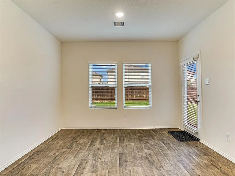 383 Sickle Loop — Photo 12