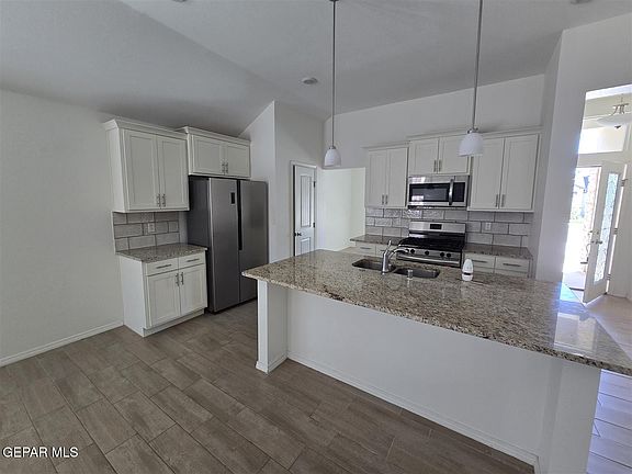 3rd image of 1313 Meadow Rd