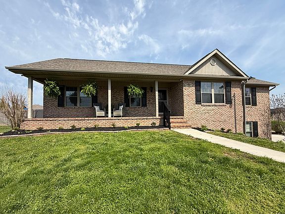 5th image of 38 Pinnacle Pointe Dr