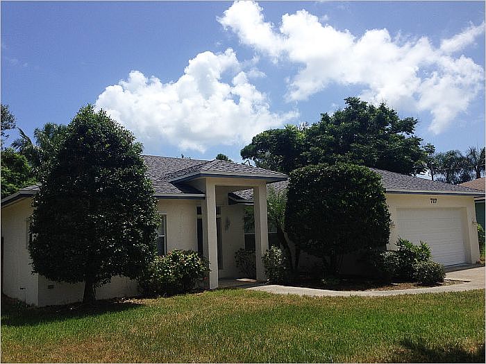 2nd image of 717 SE Hibiscus Ave