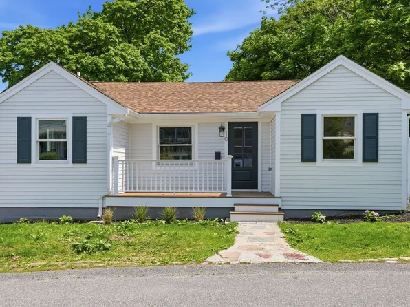 10 Mayflower Ave, Hull, MA 02045