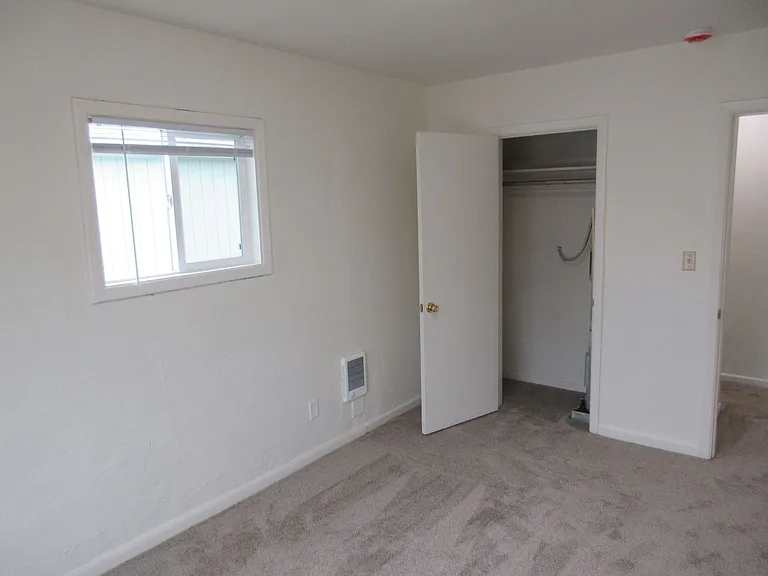One Bedroom House, Water, Sewer and Garbage are Provided! — Photo 8