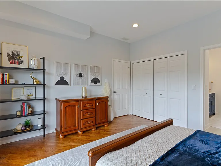 7028 N Ridge Blvd #2S — Photo 9