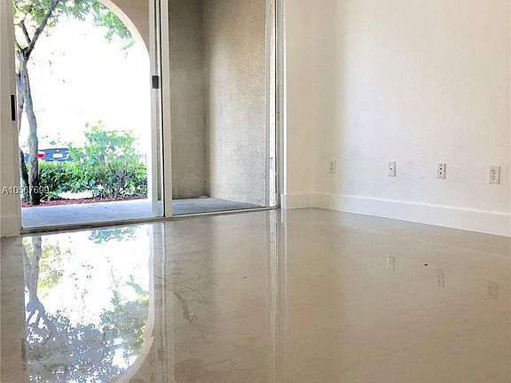 5th image of 2548 Centergate Dr APT 207