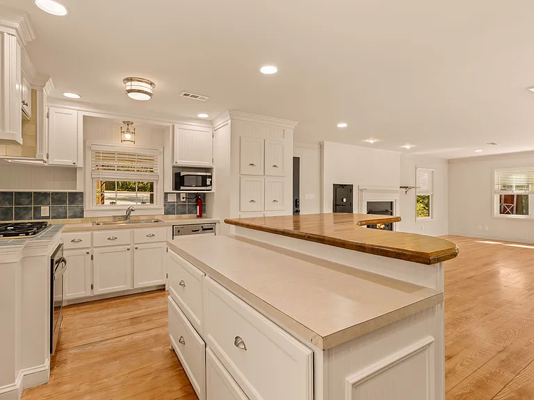 118 Revere Dr — Photo 9