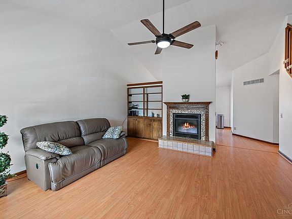 5th image of 58 Thornhill Dr