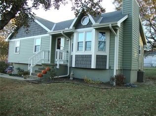 1101 NE Cookingham Dr, Kansas City, MO 64155
