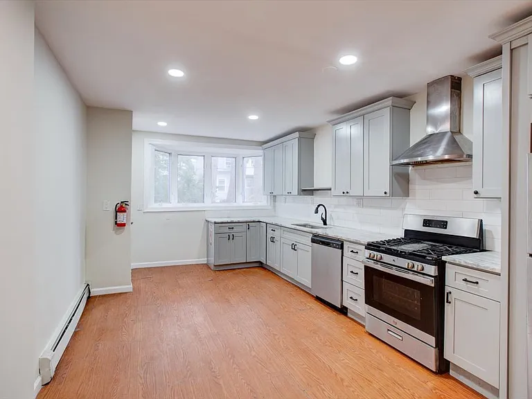 163 Greenwood Ave — Photo 16