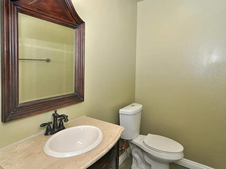 19200 Hamlin St #4 — Photo 11