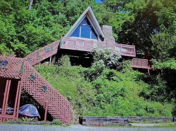 2049 Luzerne Dr, Gatlinburg, TN 37738