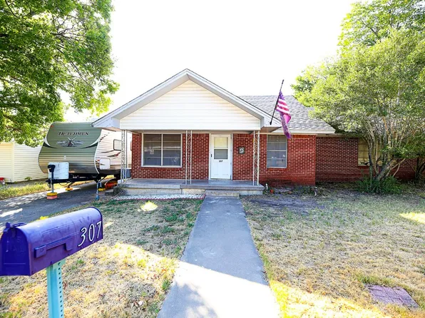 307 Washington St, Bowie, TX 76230