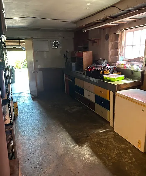 945 Fowler St — Photo 2