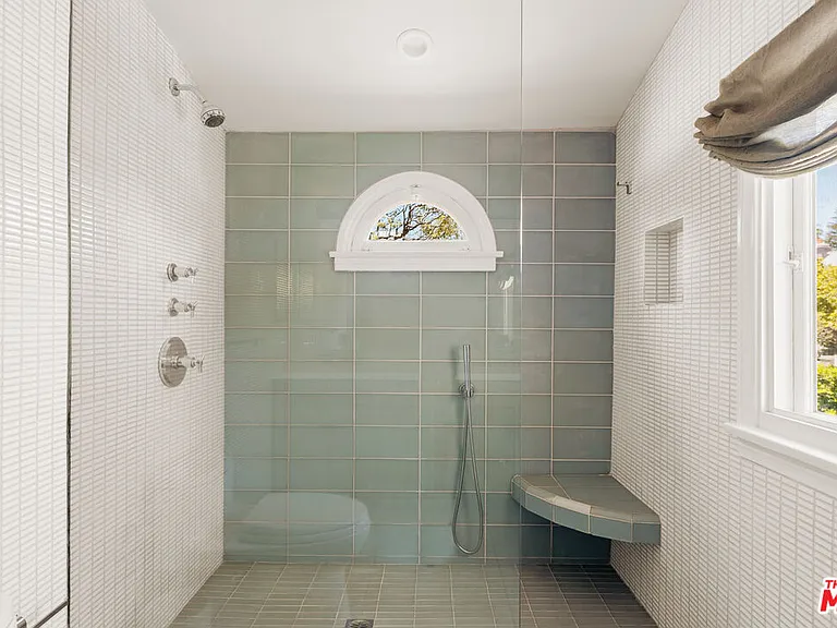 647 Toyopa Dr — Photo 18