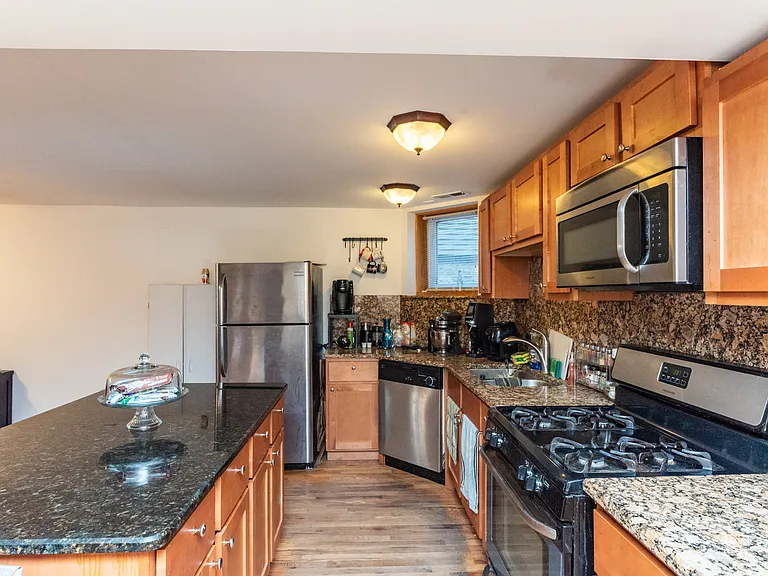 1533 W Leland Ave #GE — Photo 5