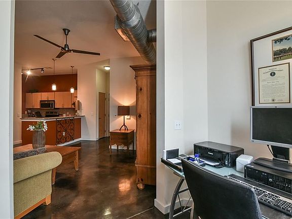 4th image of 201 W Lancaster Ave Unit 413