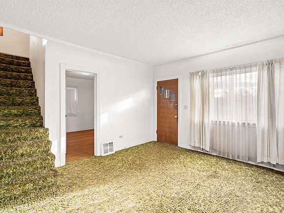 4th image of 121 E Westview Ave