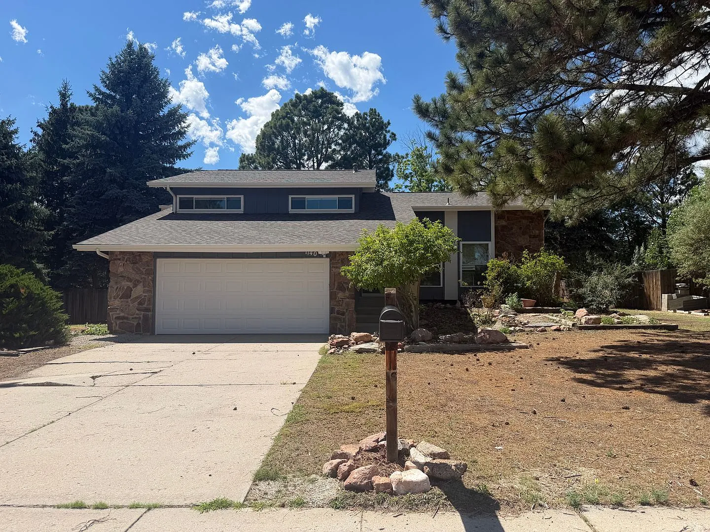 Quiet 5 Bed, 3 Bath Home in 80904 — Photo 2