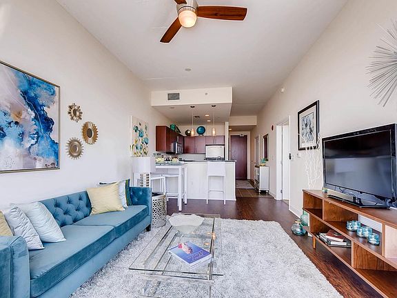5th image of 111 E Washington St #2017