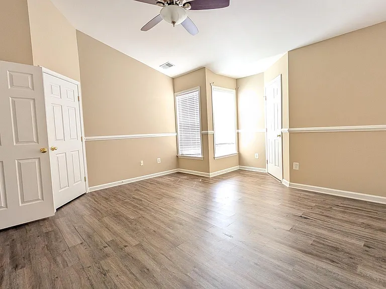 211 Shirley Sq SE — Photo 16