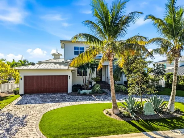 628 Dundee Ln, Holmes Beach, FL 34217