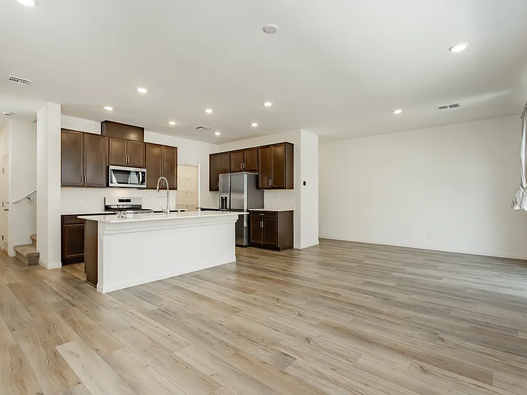 9108 Vesey Ave — Photo 5