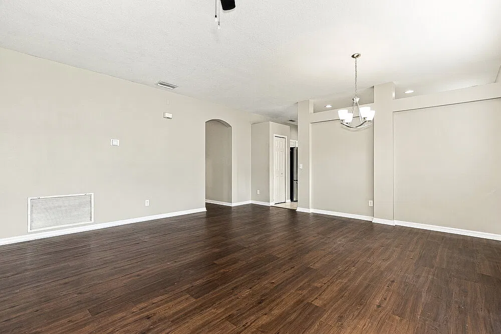 4 bed, 2.0 bath, 1935 sqft, $2,505 — Photo 4