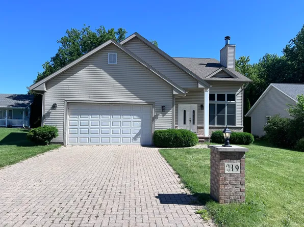 219 Thornhill Dr SW, Poplar Grove, IL 61065