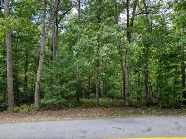 Lakemont Cir, Blairsville, GA 30512