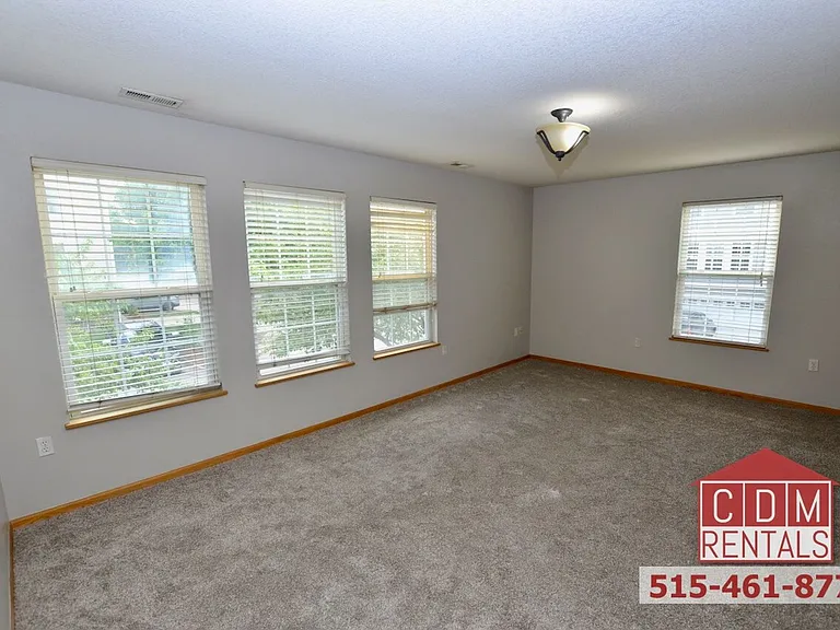 293 NE Basswood — Photo 6