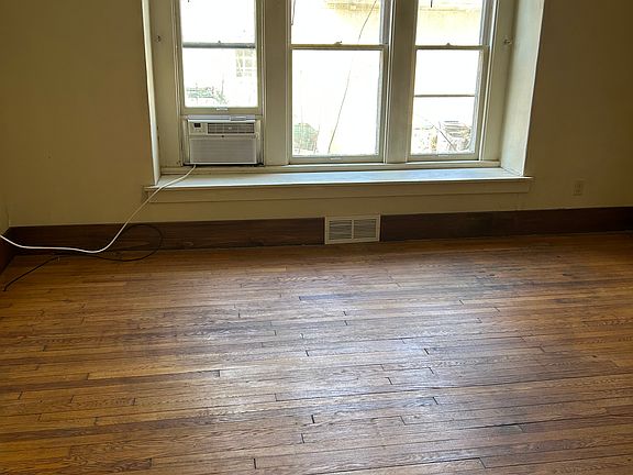 2nd image of 139 S Grand Ave APT 2