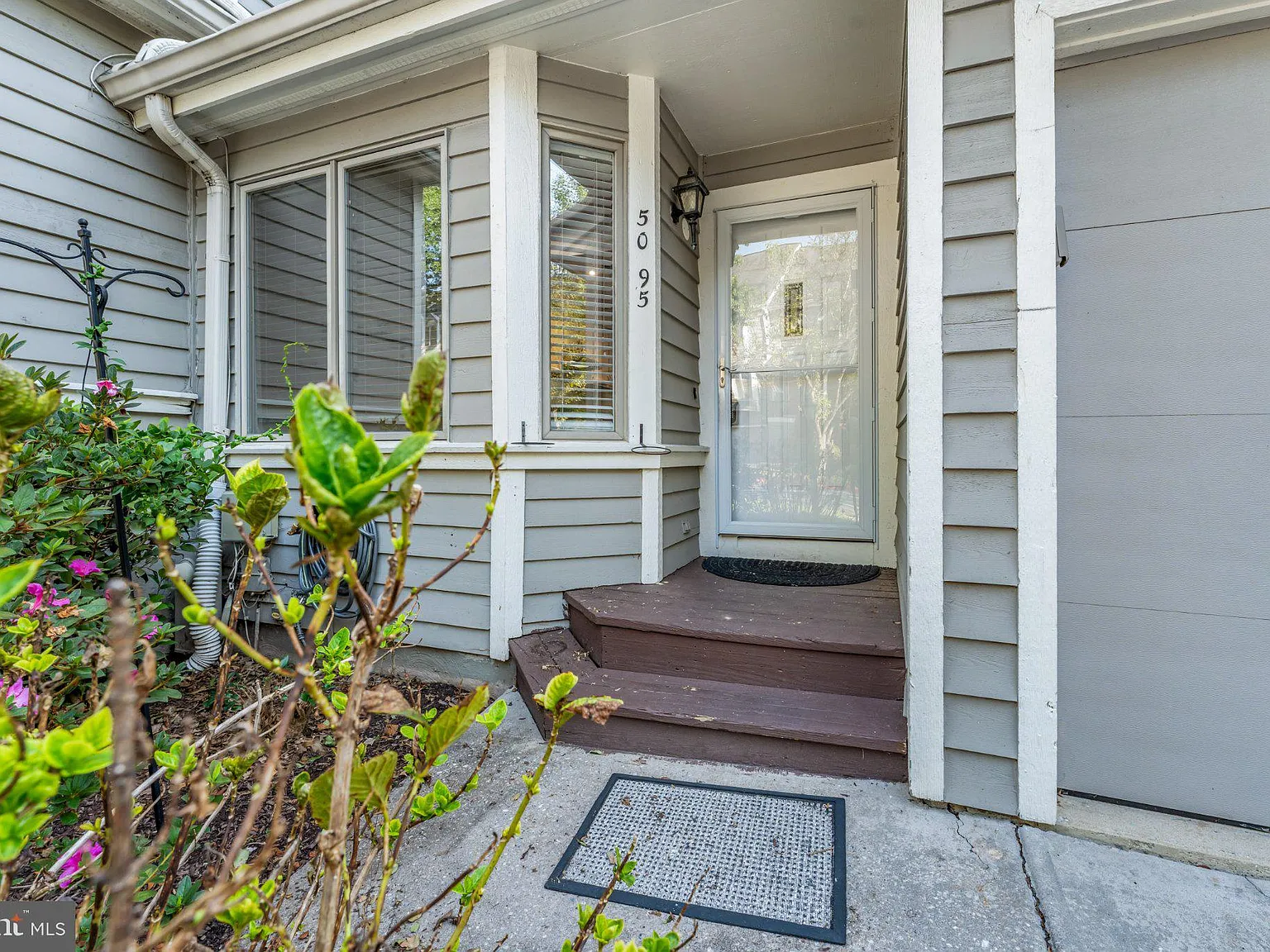 3 bed, 3.5 bath, 2453 sqft, $3,400 — Photo 4