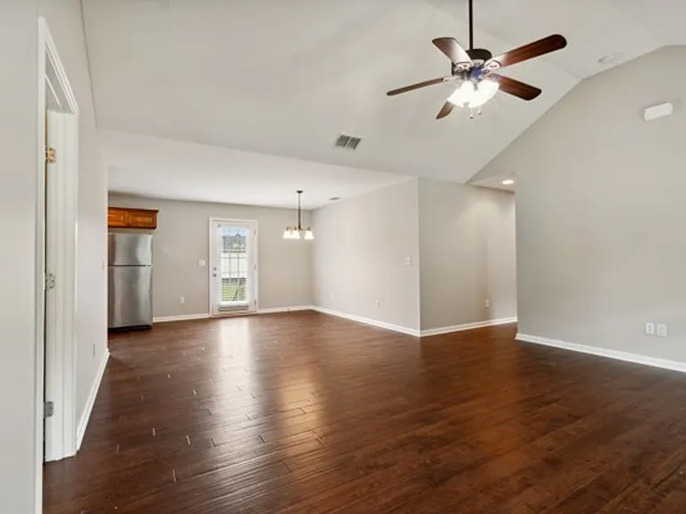 257 Williamsburg Cir — Photo 36