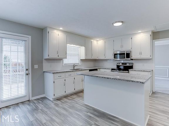 5th image of 139 Radford Cir SW