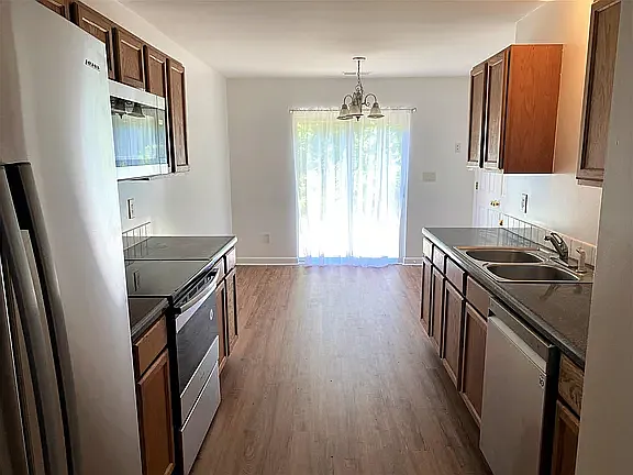 3 bed, 1239 sqft, $1,625 — Photo 4