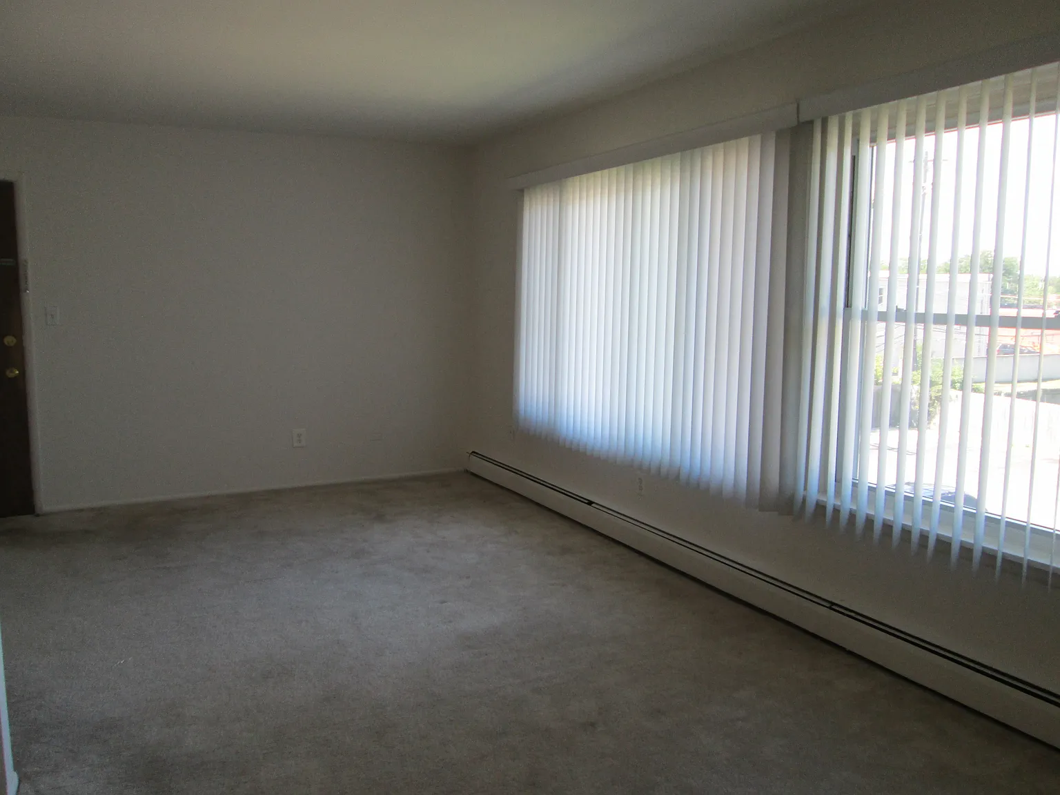 Eastlake Apartments — Photo 3