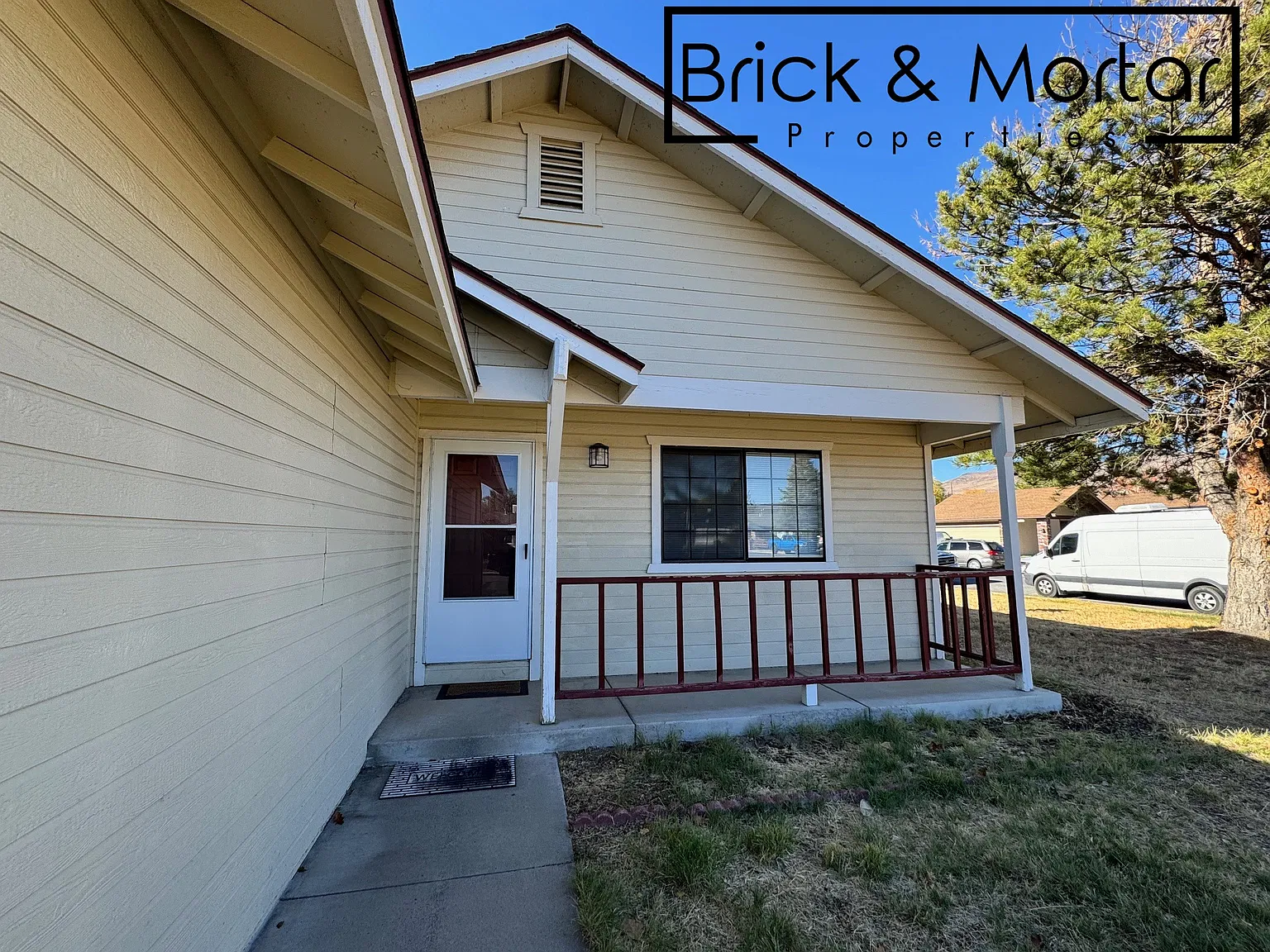 3 bed, 1120 sqft, $2,100 — Photo 3