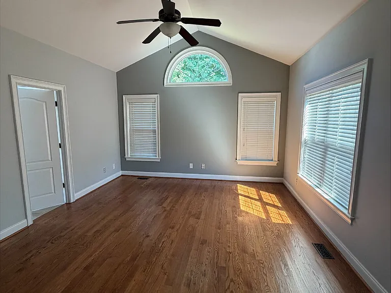 2409 Thorngrove Ct — Photo 10