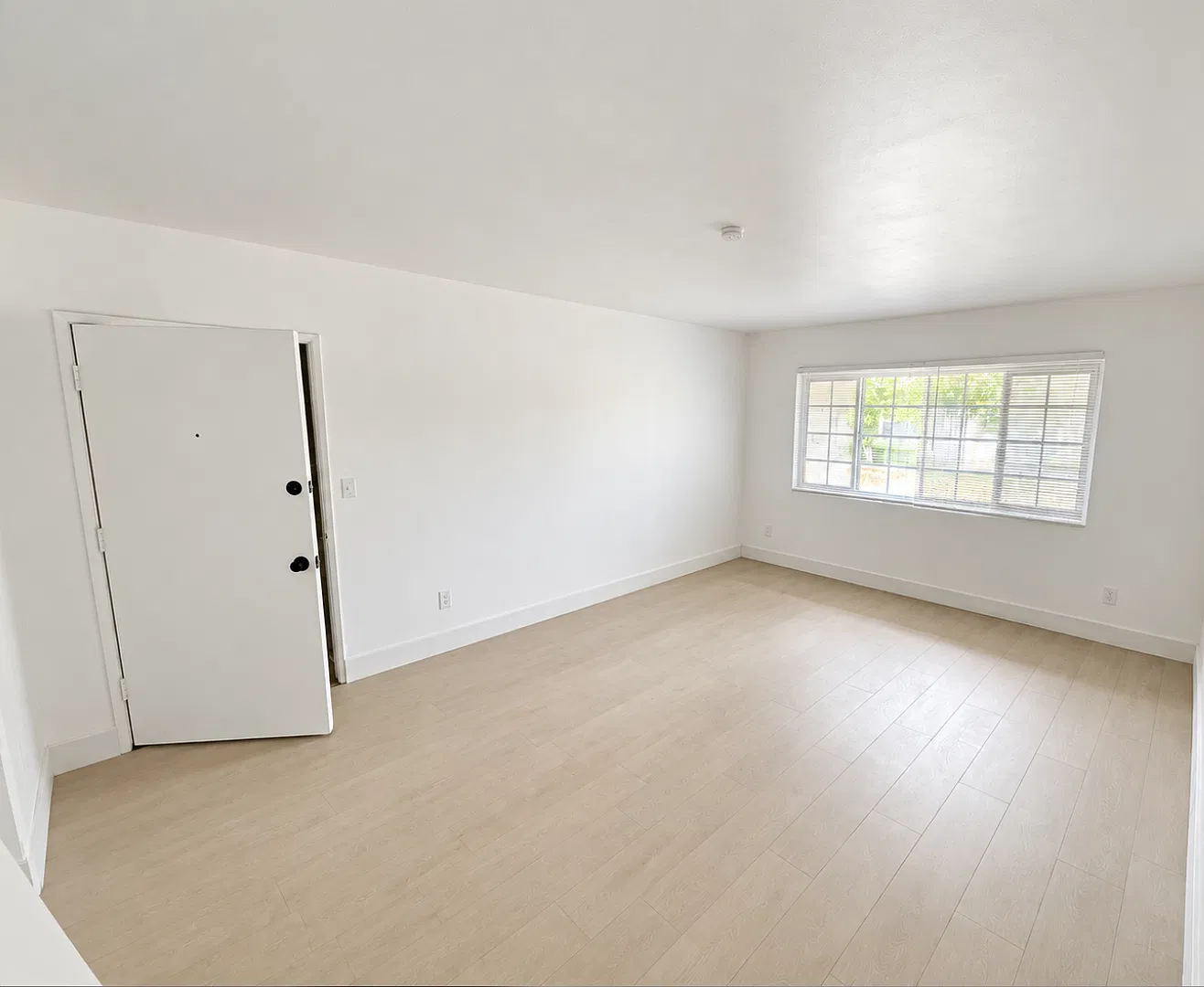 1023 Osage Ave — Photo 2