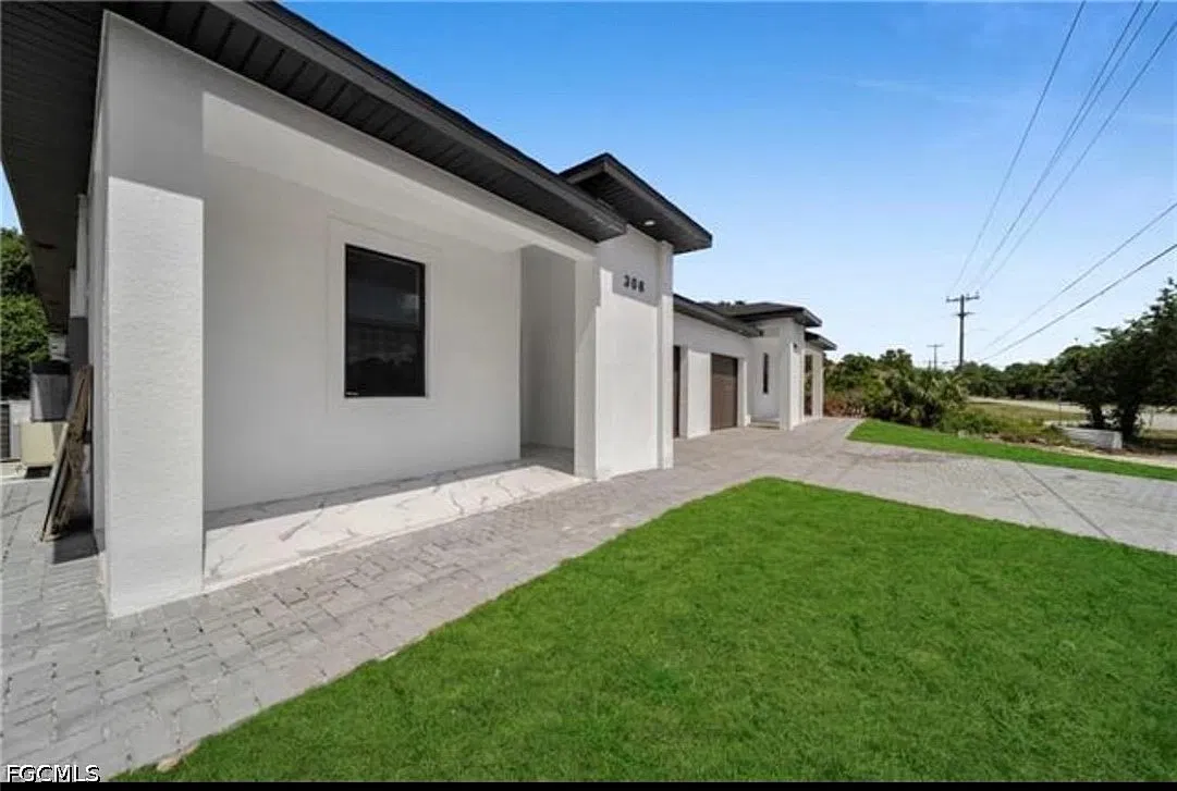 3 bed, 2.0 bath, 1199 sqft, $1,800 — Photo 3