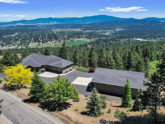 3rd image of 2919 S Park Ln