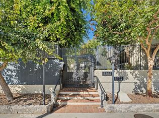8575 Independence Ave APT 11, Canoga Park, CA 91304