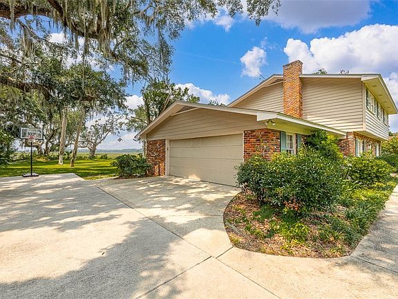 3rd image of 526 Old Mission Rd