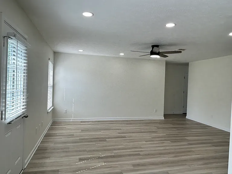 335 Sarna Dr — Photo 5