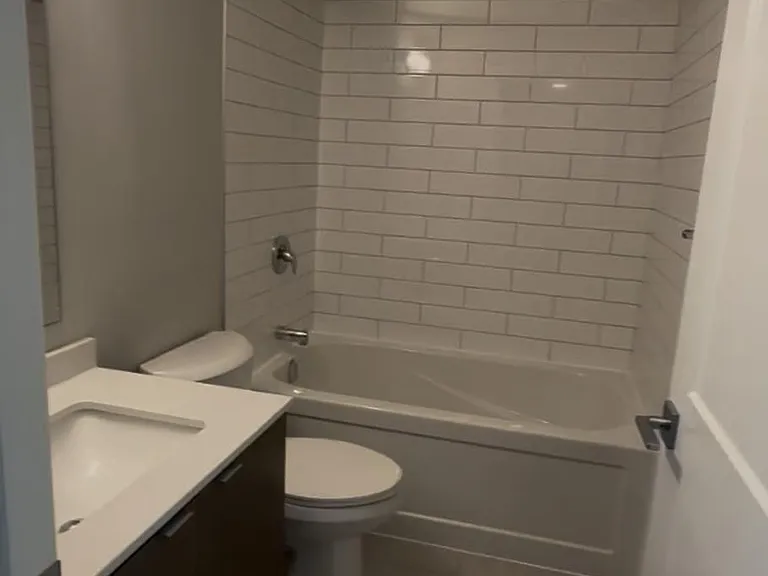 708 Woolwich St #212 — Photo 2