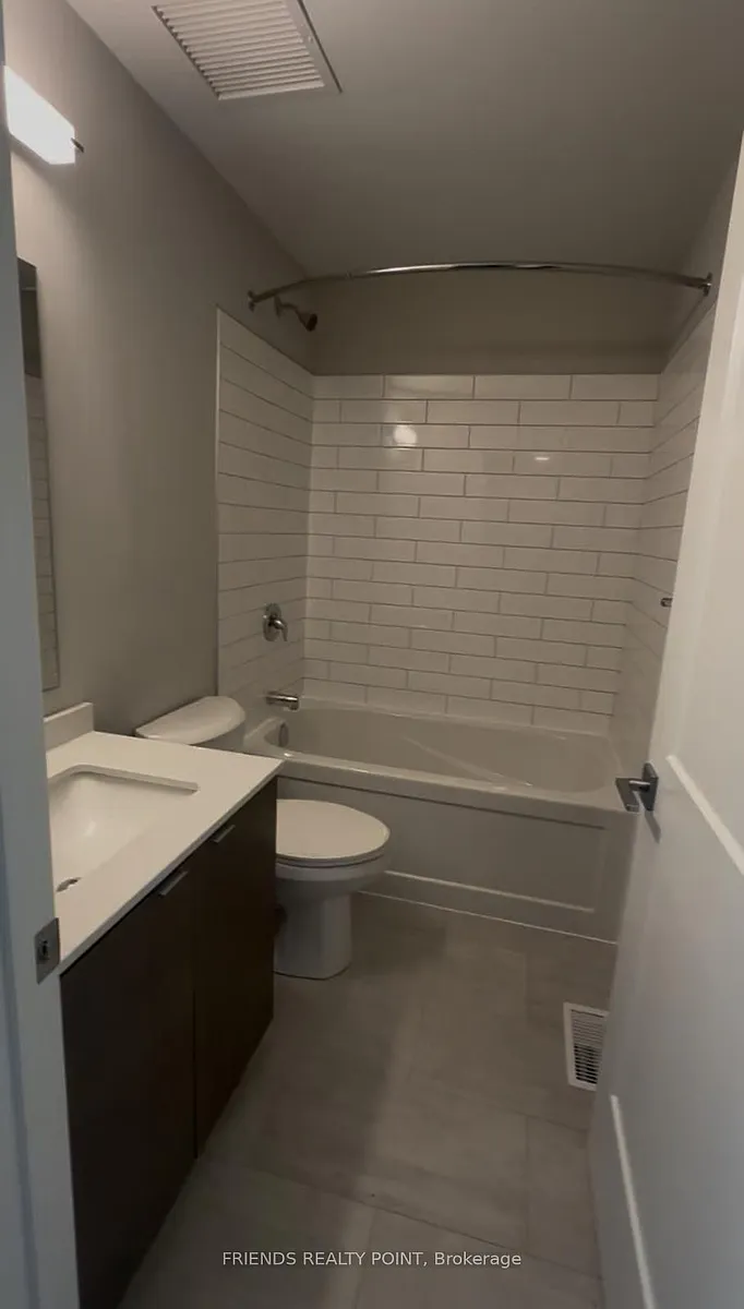Building Photo - 708 Woolwich St #212
