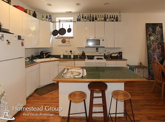 4th image of 1246 W Henderson St #1