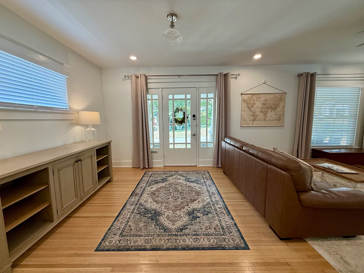 3 bed, 2300 sqft, $4,595 — Photo 3