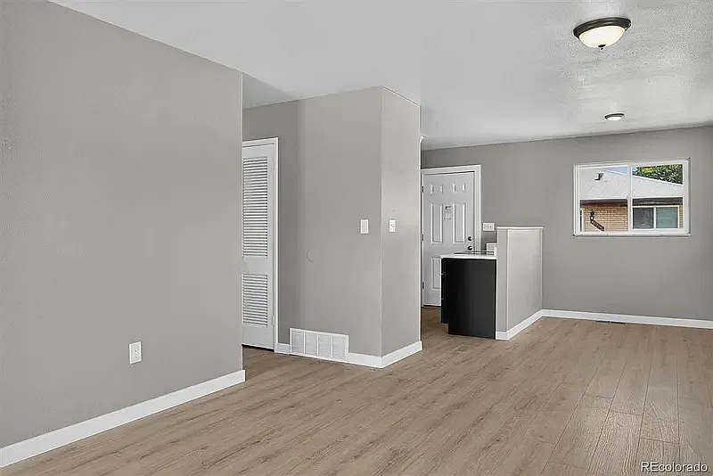3 bed, 1000 sqft, $2,000 — Photo 4