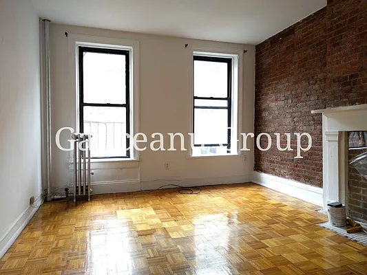 Rented by Lexington Real Estate Group | media 34