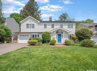 256 Hillturn Ln, Roslyn Heights, NY 11577